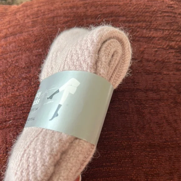 GAP Soft Light Pale Pink Plush Cozy Socks - Picture 5 of 6